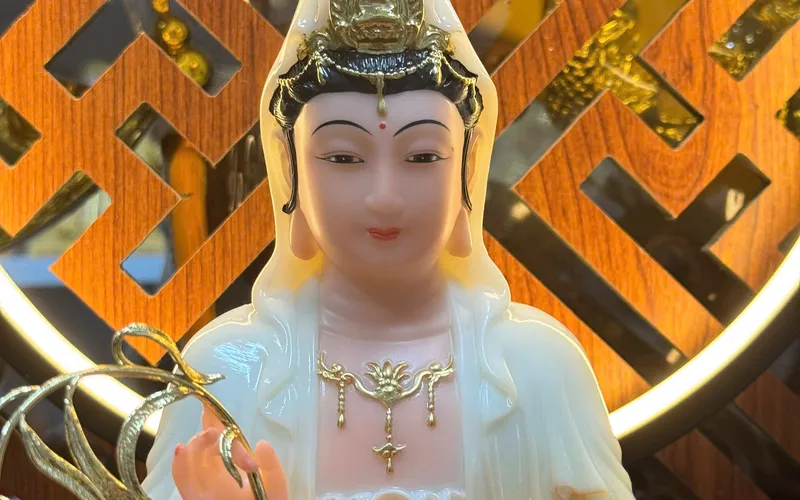 Tượng mẹ Quan Âm Bồ Tát