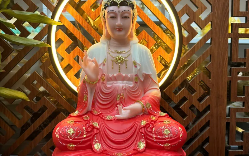 Quan Âm đế sen cao bầu dục