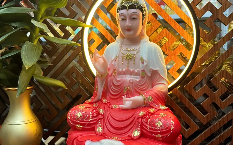 Quan Âm đế sen cao bầu dục