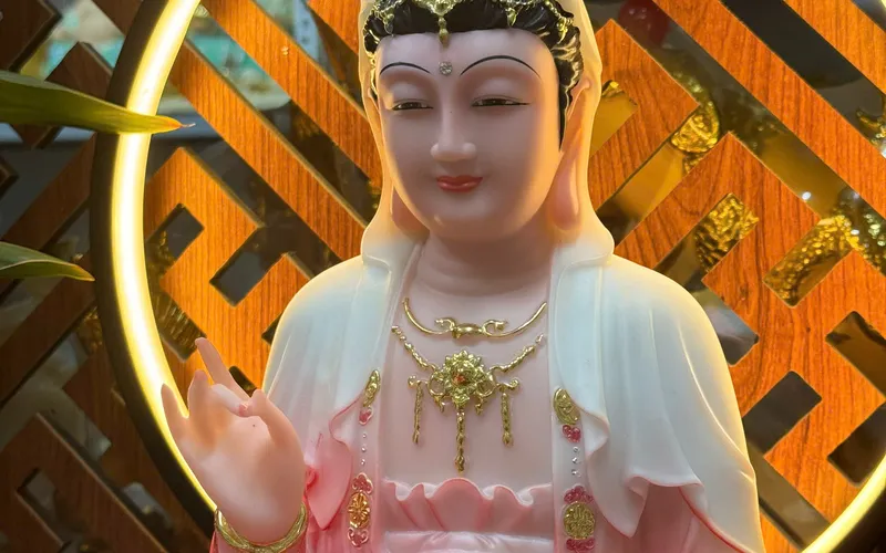 Quan Âm đế sen cao bầu dục