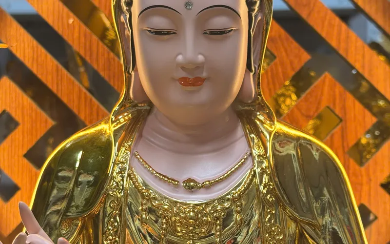 Tượng Mẹ Quan Âm Composite Mạ Vàng