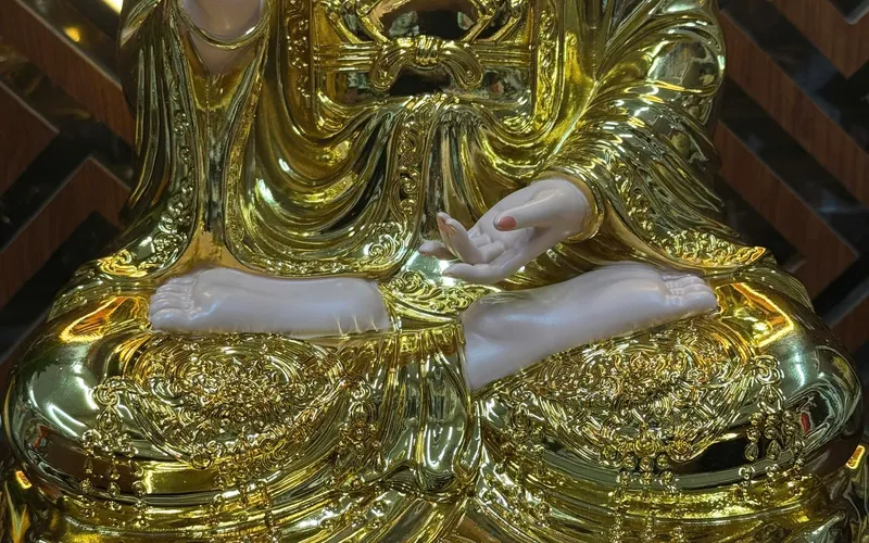 Tượng Mẹ Quan Âm Composite Mạ Vàng