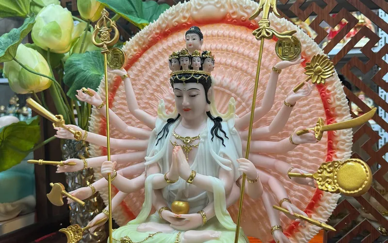 Tượng Phật Bà Quan Âm Nghìn Mắt Nghìn Tay