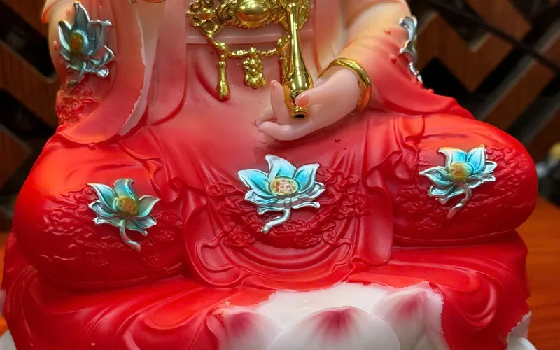 Quan Âm ngồi đế non nước 