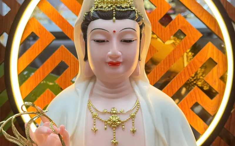 Tượng Phật Quan Âm ngồi đóa sen