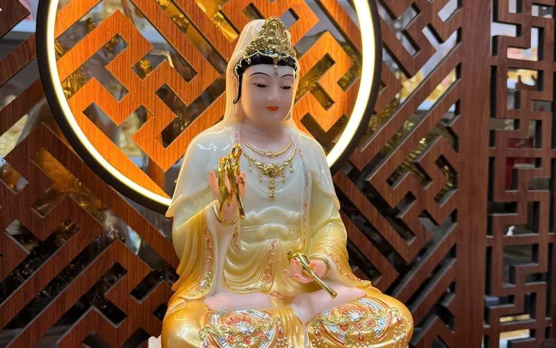 Tượng Phật Quan Âm Ngồi Đế Sen