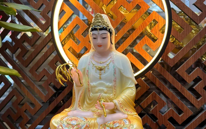 Tượng Phật Quan Âm Ngồi Đế Sen