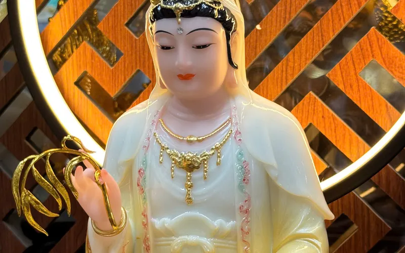 Tượng Phật Quan Âm Ngồi Đế Sen