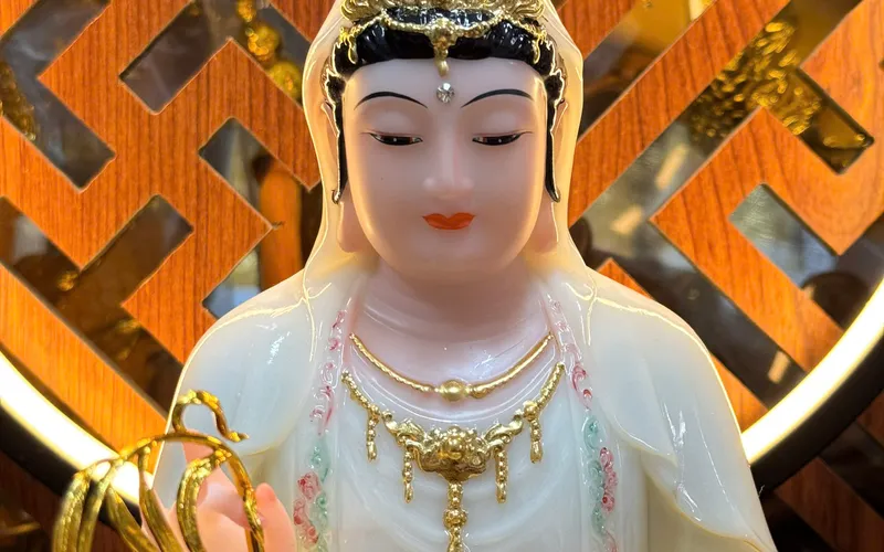 Tượng Phật Quan Âm Ngồi Đế Sen