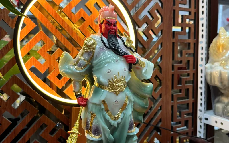 Quan Công Đứng Thần Tài