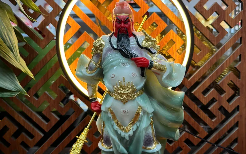 Quan Công Đứng Thần Tài