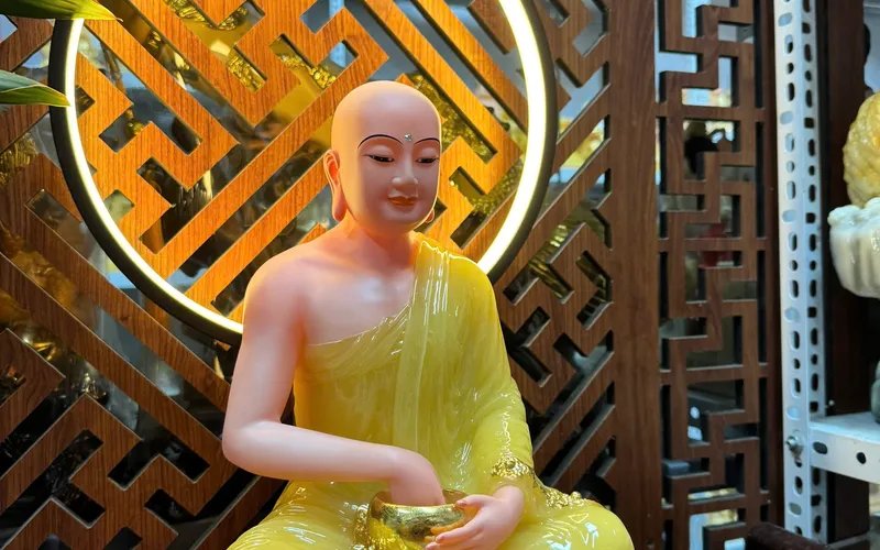 Tượng Ngài Sivali