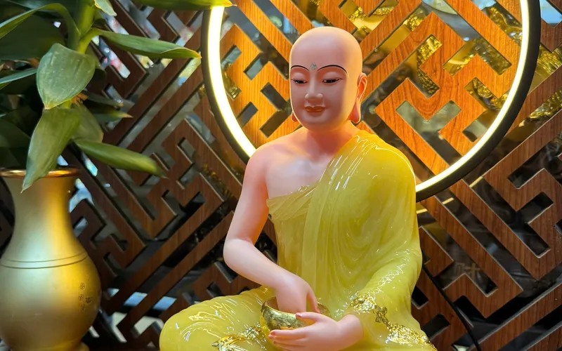 Tượng Ngài Sivali