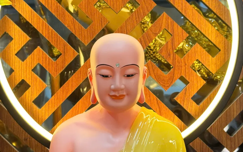 Tượng Ngài Sivali