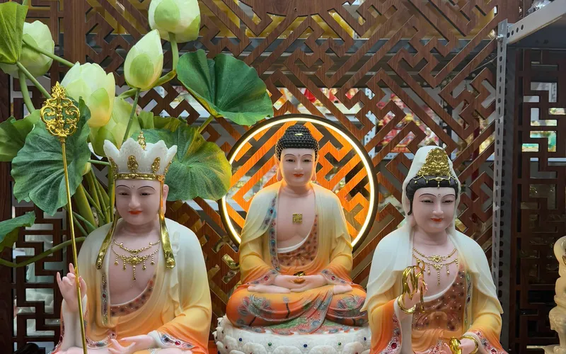 Ta Bà Tam Thánh Phật