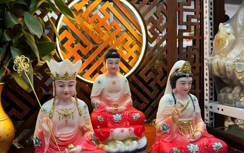 Ta Bà Tam Thánh Phật dạng đế sen non nước 