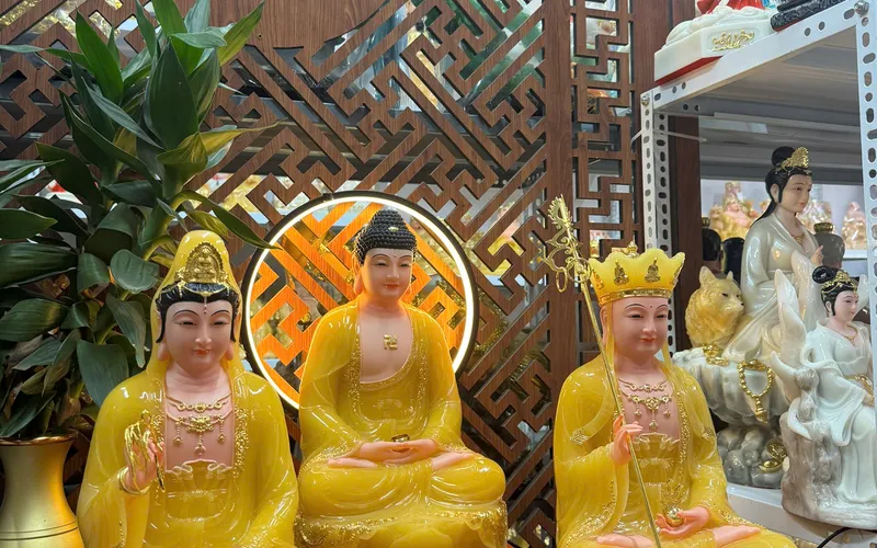 Ta Bà Tam Thánh Phật