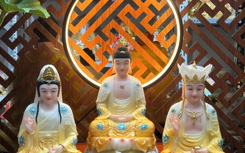 Ta Bà Tam Thánh Phật dạng đế sen non nước màu Vàng 