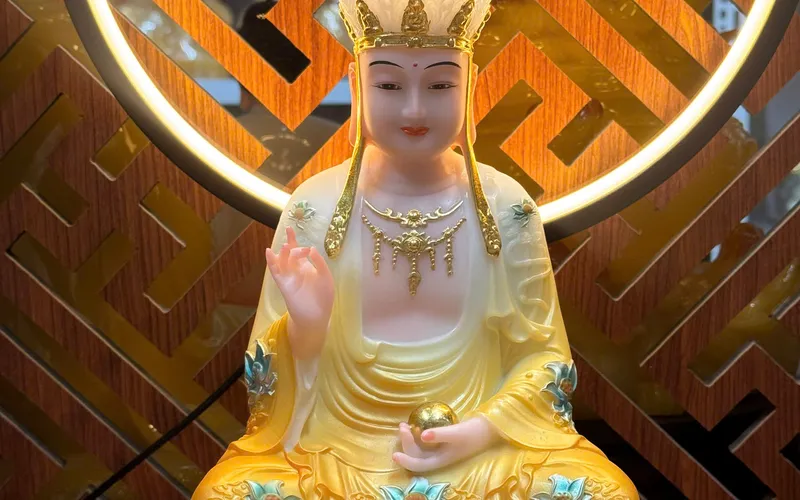 Ta Bà Tam Thánh Phật dạng đế sen non nước màu Vàng 