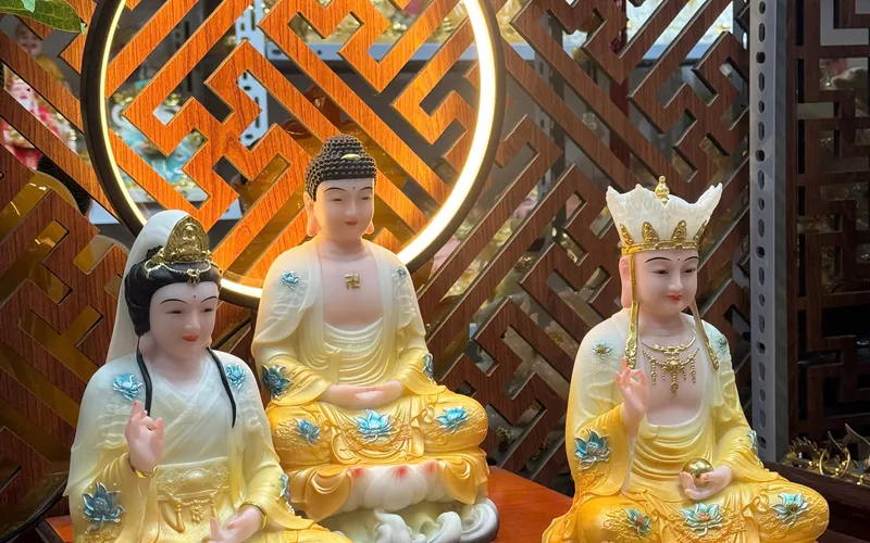 Ta Bà Tam Thánh Phật dạng đế sen non nước màu Vàng 