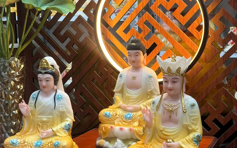 Ta Bà Tam Thánh Phật dạng đế sen non nước màu Vàng 