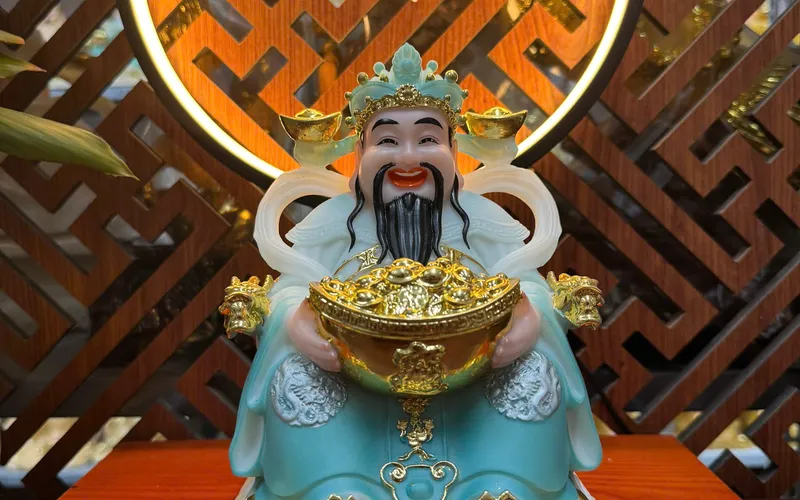 Thần Tiền Đại Cát Đại Lợi tay cần thỏi vàng 