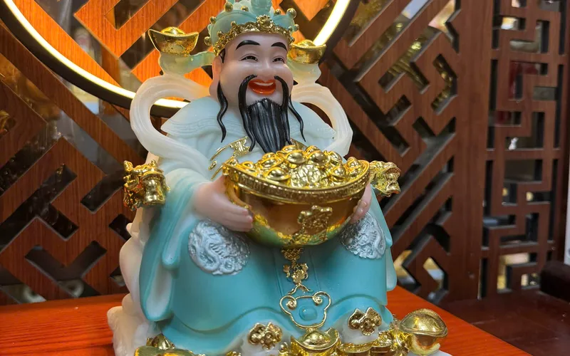 Thần Tiền Đại Cát Đại Lợi tay cần thỏi vàng 