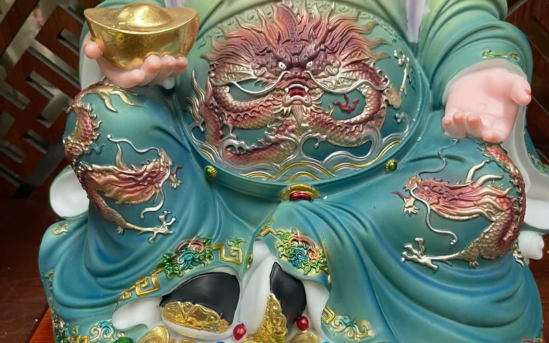 Thần Tiền đế tròn viền hoa văn 