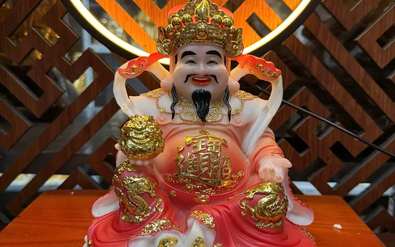 Ông Thần Tiền đế mây