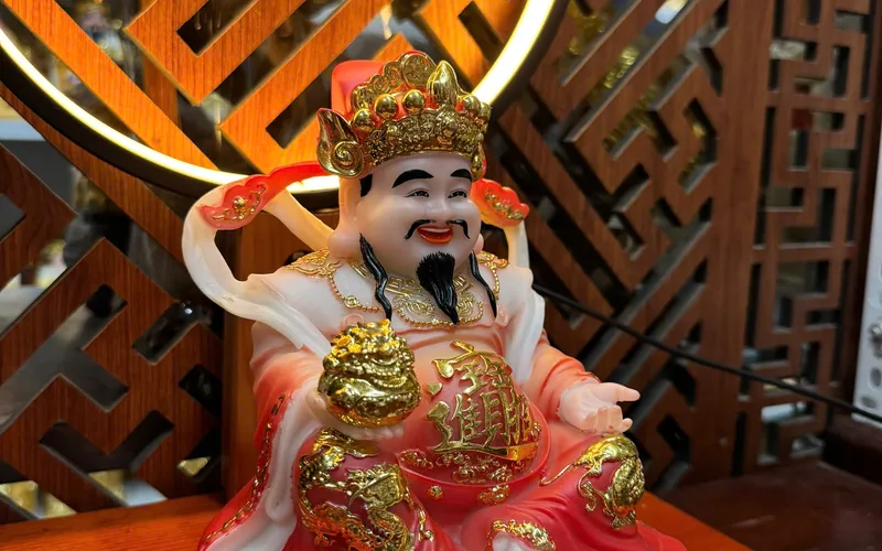 Ông Thần Tiền đế mây