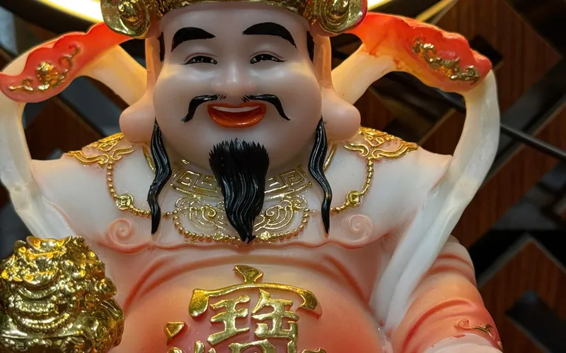 Ông Thần Tiền đế mây