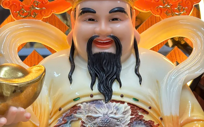 Thần Tiền đế tròn viền hoa văn