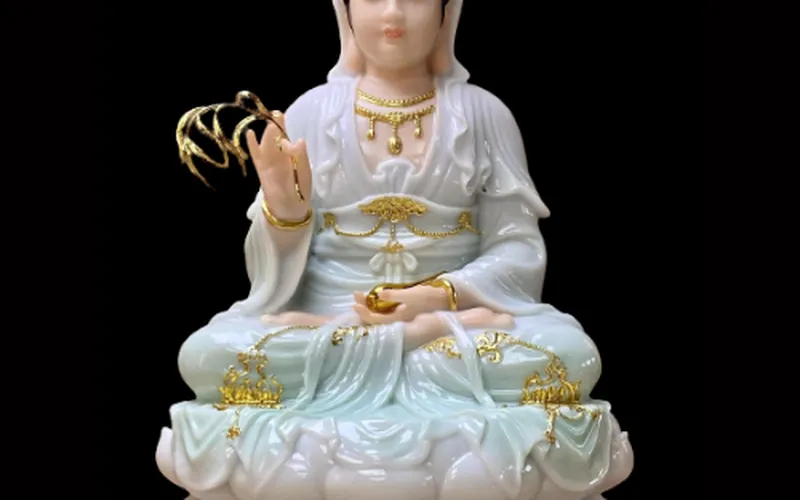 Quan Thế Âm Bồ Tát ngồi đế sen