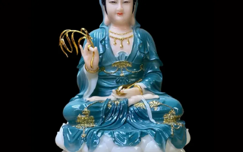 Quan Thế Âm Bồ Tát ngồi đế sen