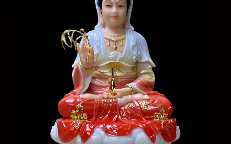 Quan Thế Âm Bồ Tát ngồi đế sen