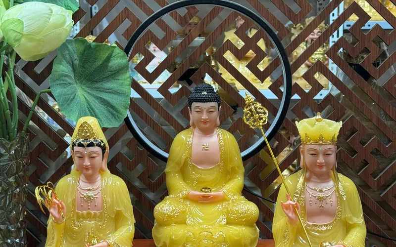 Ta Bà Tam Thánh Phật