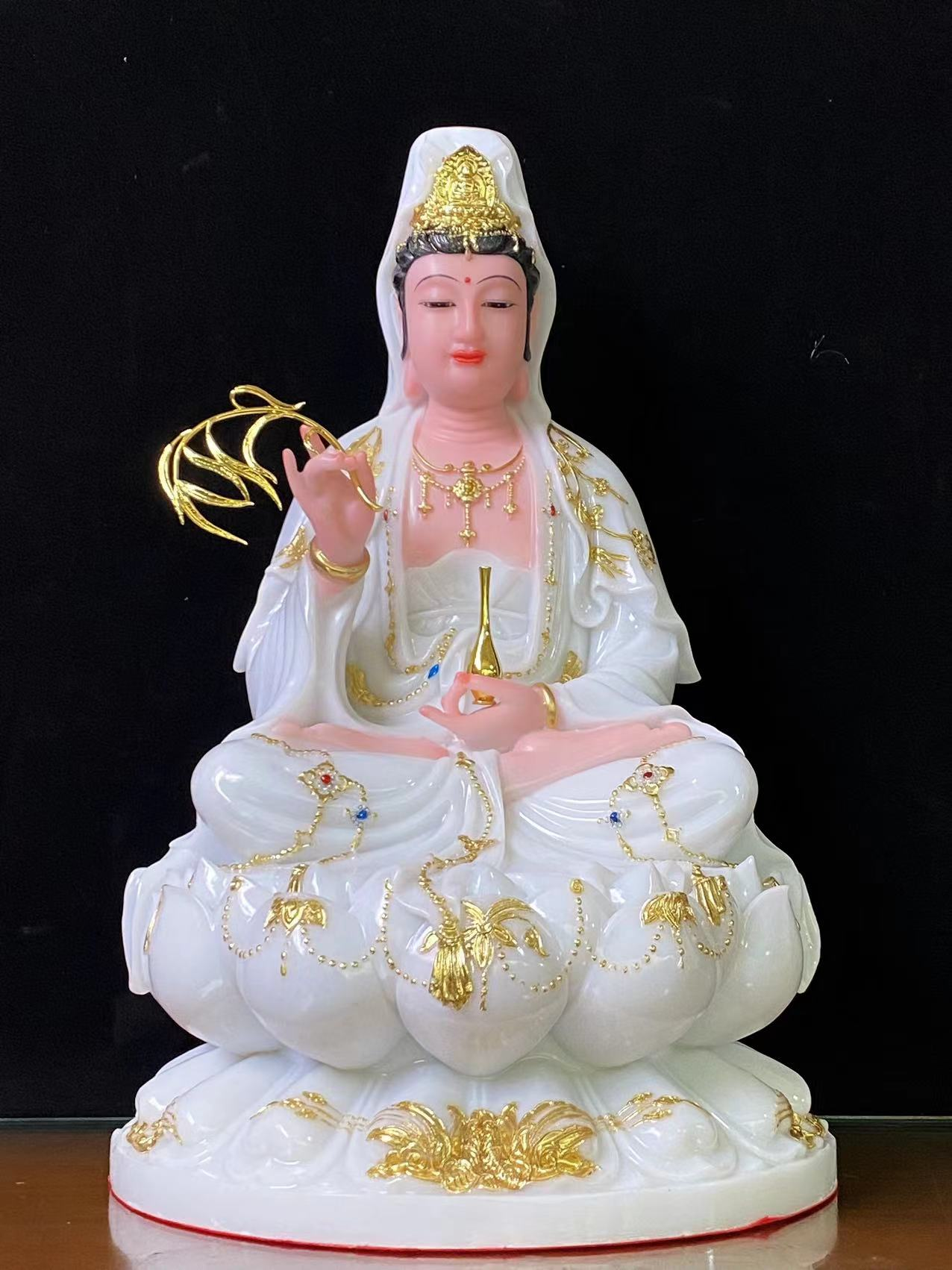 Quan Âm ngồi đế sen to Quan Âm ngồi đế sen to