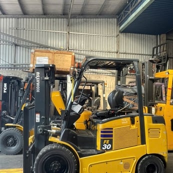 Xe nâng điện 3 tấn Komatsu