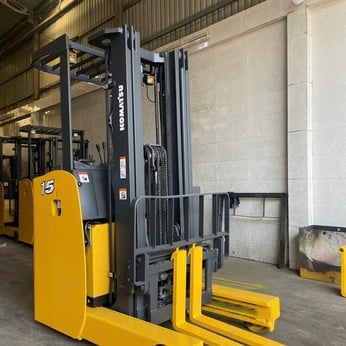 Xe nâng điện đứng lái 1,5 tấn