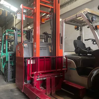 Xe nâng điện đứng lái