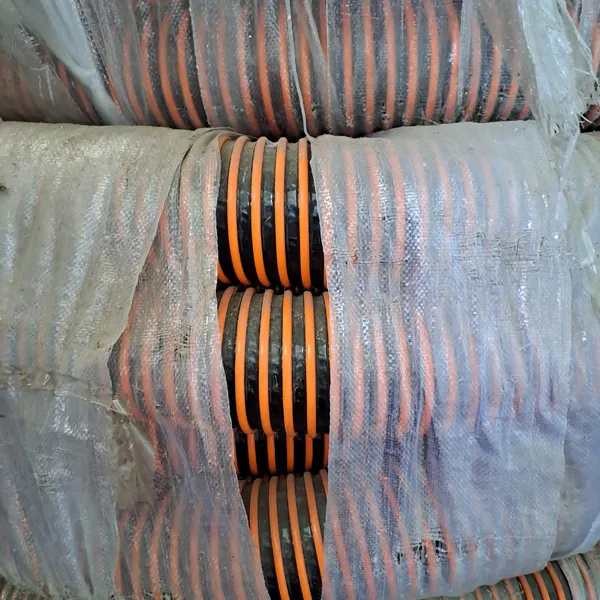 Ống gân nổi màu cam có bố vải