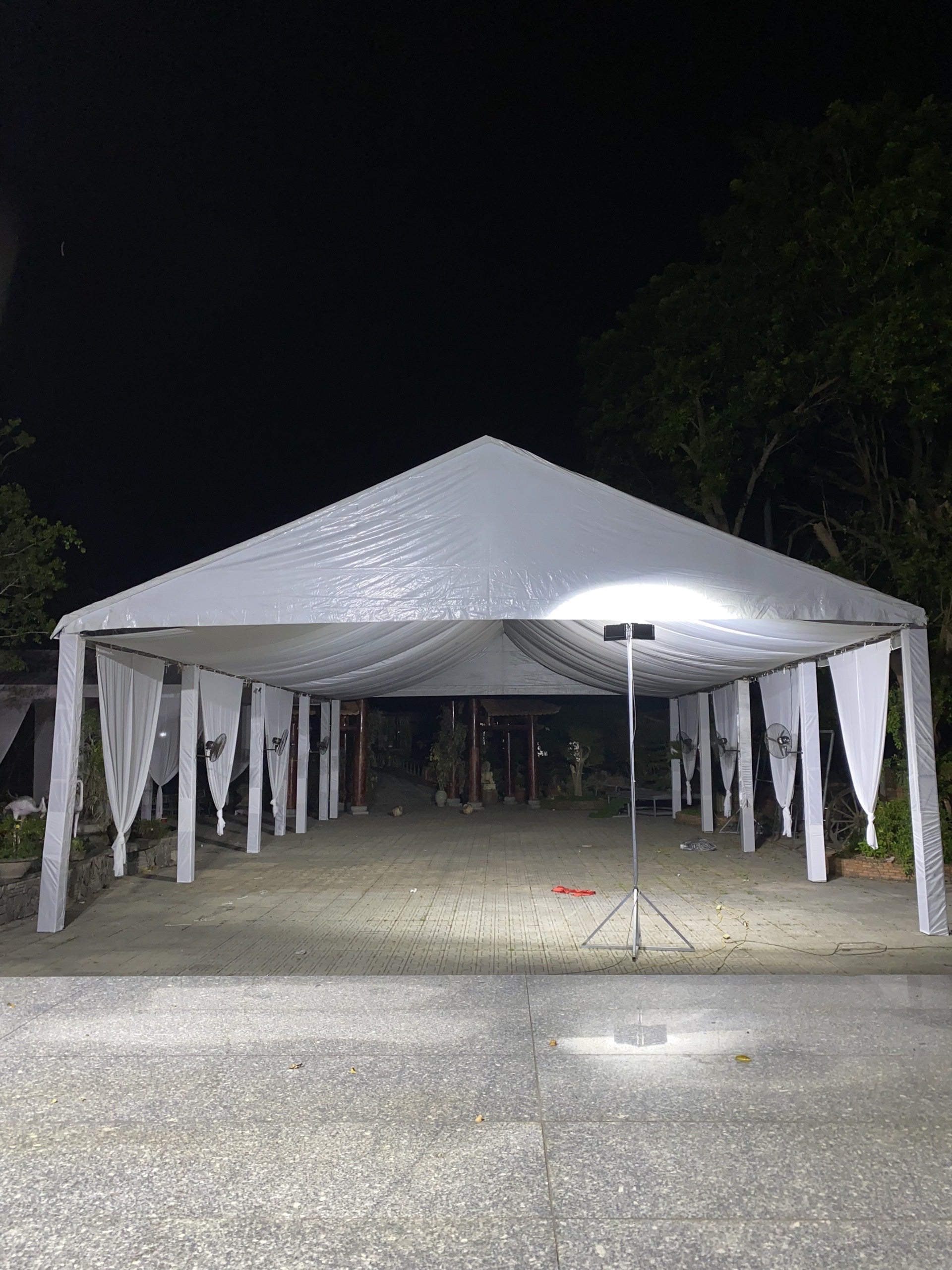 cho thuê nhà bạt không gian