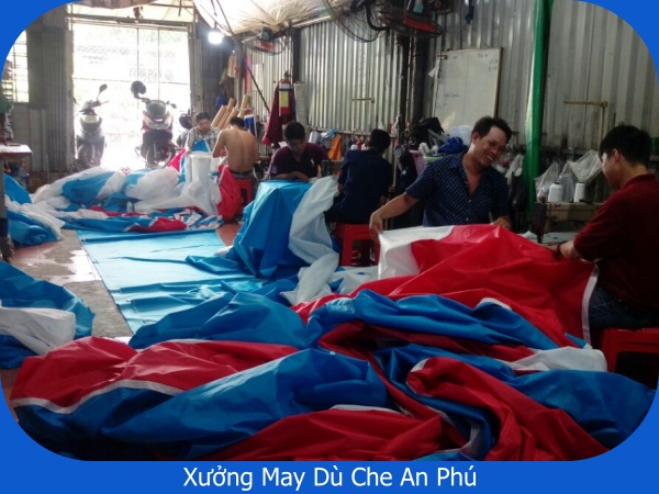 bán dù che sân trường