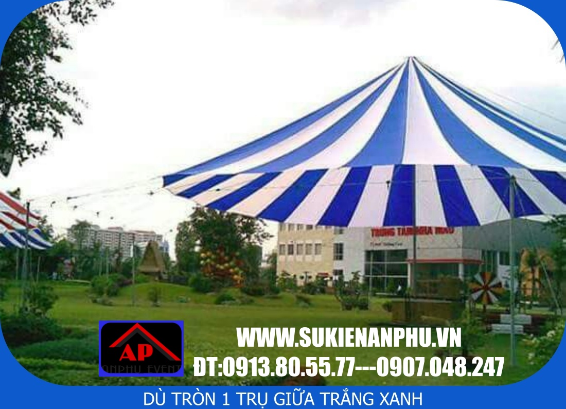 dù che sân trường