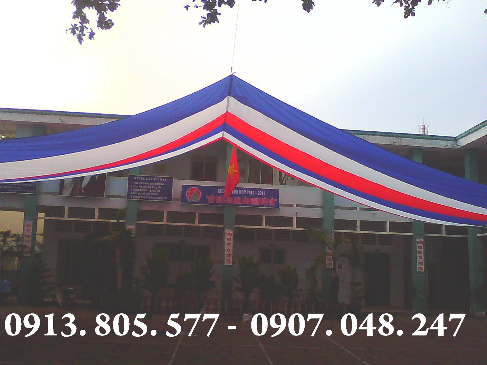 Nhà bạt dù che hiện đang được sử dụng khá phổ biến trên thị trường hiện nay Nhà bạt dù che hiện đang được sử dụng khá phổ biến trên thị trường hiện nay