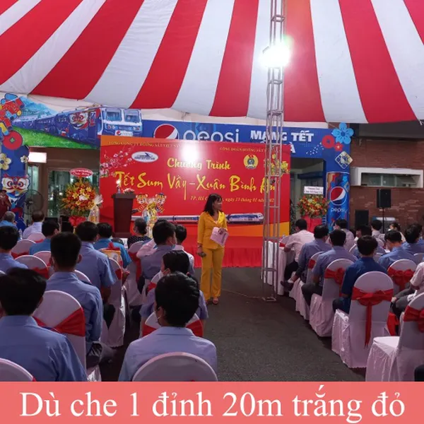Dù Che Sân Trường