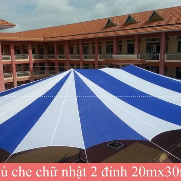 Dù Che Sân Trường