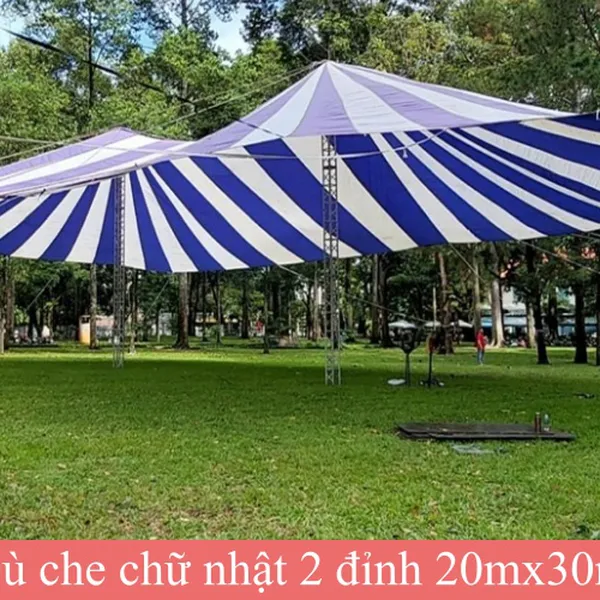 Dù Che Sân Trường