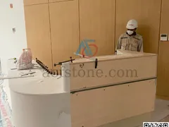 Thi Công Quầy Lễ Tân Sang Trọng Và Bền Bỉ Với Đá Nhân Tạo Solid Surface tại Đà Nẵng