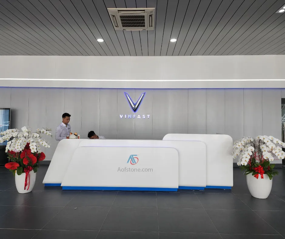 QUẦY LỄ TÂN ĐÁ NHÂN TẠO SOLID SURFACE CHO SHOWROOM VINFAST